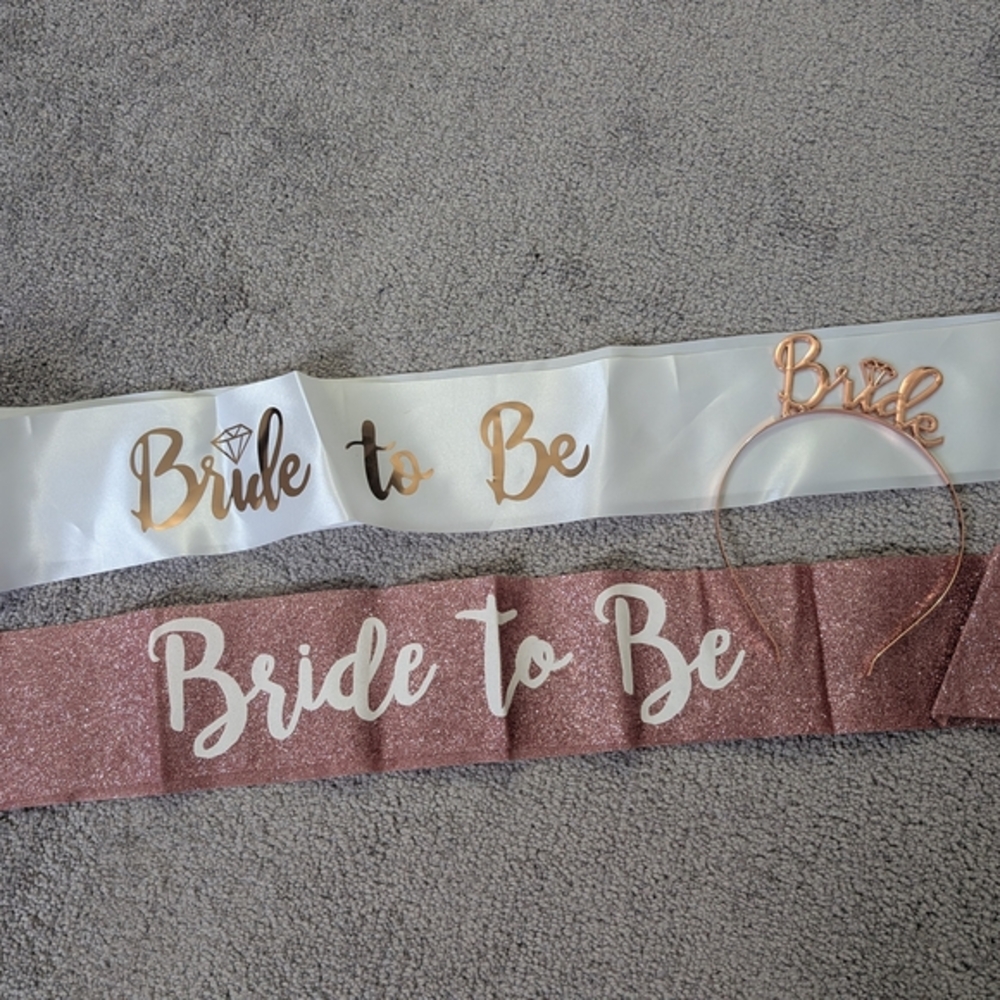 White and Gold 'Bride to Be' Sash